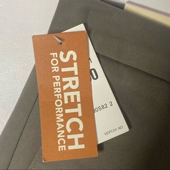 Dockers | NWT Signature Khaki Classic Fit Dress Pants - Picture 3 of 8